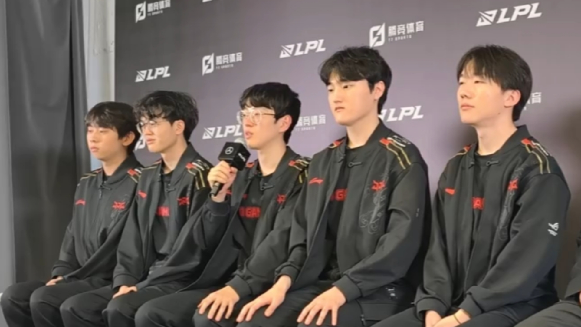 Scout重返赛场，战术调整首场状态出色，巴黎圣日耳曼观众沸腾！的简单介绍